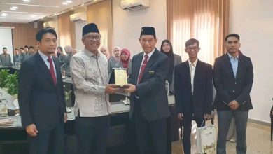 Direktur PKMUI, Prof KH Ahmad Tib Raya berkunjung ke Dubes RI di Kairo, Mesir. Foto M Aras Prabowo