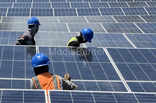 Pembangkit Listrik Tenaga Surya atau PLTS. Foto Antara