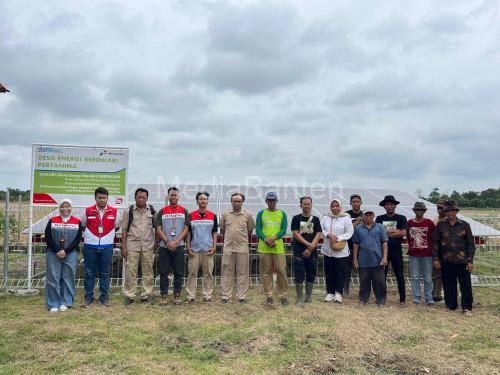 Penyerahan pembangkit listri tenaga surya di Sliyeg Lor, Kabupaten Indramayu. Foto: Humas Pertamina Patra Niaga RJBB