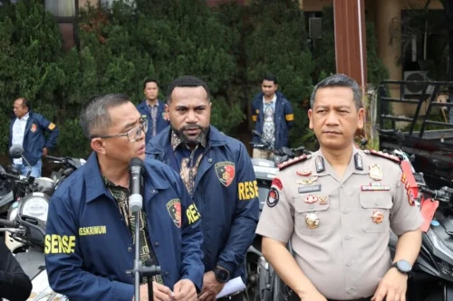 Keteangan pers soal penangkapan pelaku Curanmor dan penggelapan kendaraa. Foto Yono