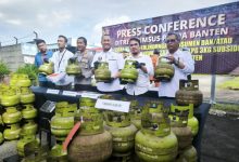 Koferensi pers praktik curak pengisian elpiji bersubsidi. Foto Antara