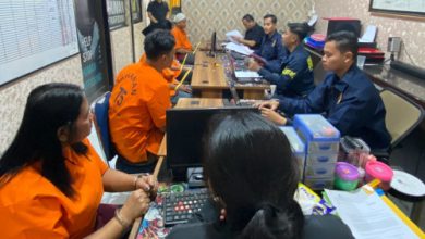 Para tersangka perdagangan orang diperiksa Polda Banten. foto: Bidhumas Polda Banten