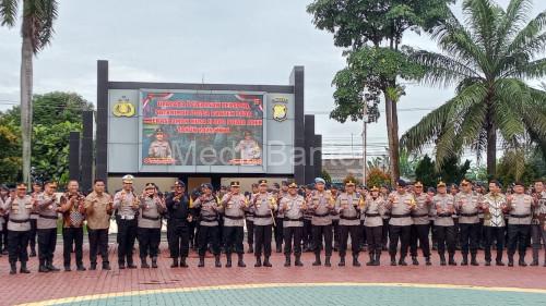 Kapolda Banten, Irjen Pol Henki melepas 100 personel Satbrimob. Foto Abdul Hadi