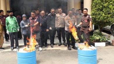 Wakapolda Banten, Brigjen Hendra memimpin pemusanahan barang bukti narkoba. Foto: Bidhumas Polda Banten