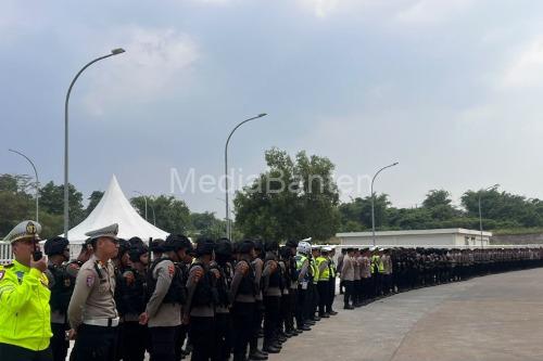 Polda Banten lakukan pengamanan pertandingan Persija Vs Persita di BIS Kota Serang. Foto Antara