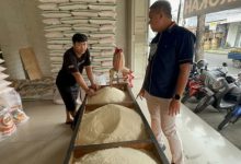 Pengawasan toko beras oleh Polda Banten. Foto: Antara