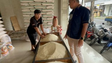 Pengawasan toko beras oleh Polda Banten. Foto: Antara