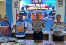 Polda Banten menggelar konfernsi pers perampoakan suku cadang kapal. Foto Antara