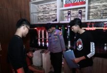 Ditresnarkoba Polda Banten menggelar razia tempat hiburan malam di Serang. foto Daeng Yusvin