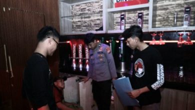 Ditresnarkoba Polda Banten menggelar razia tempat hiburan malam di Serang. foto Daeng Yusvin