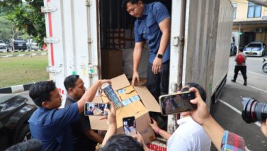 Peyitaan rokok ilegal oleh Polda Banten. Foto Daeng Yusvin