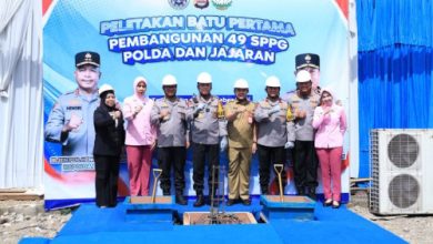 Kapolda Banten, Irjen Pol Hengki bersama relawan SPPG. Foto Antara