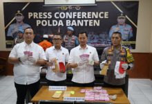 Koferensi pers Polda Banten soal pengedar uang palsu. Foto: Budi Wahyu Iskandar