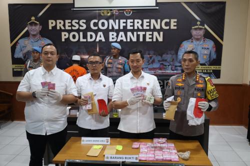 Koferensi pers Polda Banten soal pengedar uang palsu. Foto: Budi Wahyu Iskandar