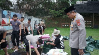 Biro SDM Polda Jabar manfaat limbah organik. Foto Yono