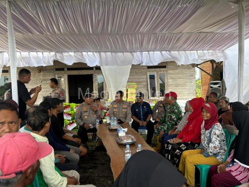 Biro SDM Polda Jabar menggelar ngariung bareng dan penanaman jagung di Kecamatan Ujung Jaya, Kabupaten Sumedang. Foto Yonno
