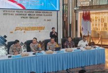 Kapolda Metro Jaya, Irjen Pol Asep Edi Suheri gelar konferensi pers penetapan tersangka tuduhan ijazah palsu Jokowi. foto Antara