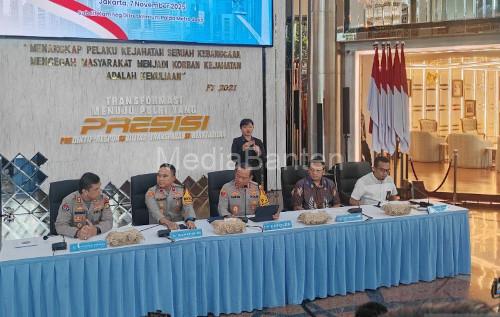 Kapolda Metro Jaya, Irjen Pol Asep Edi Suheri gelar konferensi pers penetapan tersangka tuduhan ijazah palsu Jokowi. foto Antara