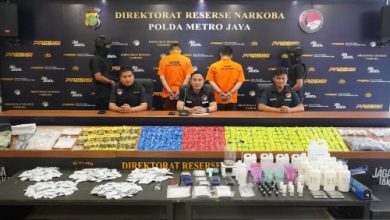 Polda Metro Jaya membongkar lab pembuatan narkotika jenis etomidate. Foto Antara
