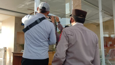 stiker waspada omicron