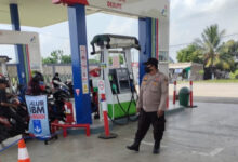 Penjagaan SPBU oleh Polres Serang. Foto: Yono