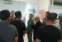 Beny Permadi, ayah Violent Castilo dipanggil Arga tengah didatangi orang yang mengaku sebagai polisi. Foto: Budi Wahyu Iskandar