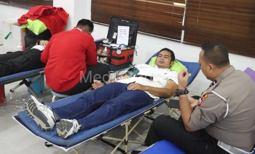 Door darah di Polres Cilegon dalam rangka HUT HUmas Polri ke-74. Foto: Daeng Yusvin