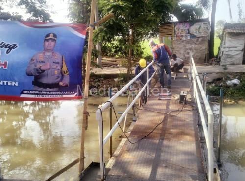 Polres Cigeon percepatan pembangunan jembatan merah putih presisi di Kadipaten. Foto Daeng Yusvin
