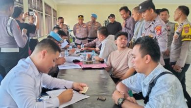 Polres Cilegon melakukan pemeriksaan senjata api. Foto Daeng Yusvin