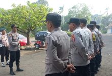 Polres Cilegon melakukan pengawalan atlet Popda dan Paperda. Foto Daeng Yusvin