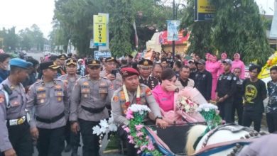 Polres Cilegon menggelar tradisi pelepasan dan penyambutan usai Sertijab Kapolres Cilegon yang baru. Foto Daeng Yusvin
