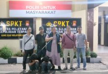 Polres Cilegon aman 2 remaja dan clurit hendak tawuran. Foto: Daeng Yusvin