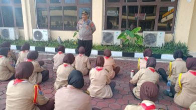 Kastabinmas Polres Cilegon, Iptu Muhyidin berita motivias ke Saksa Bhayangkara. Foto Daeng Yusvin