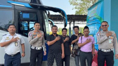 Polres Cilegon sosialisasi soal bagasi bus. Foto Daeng Yusvin