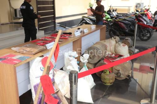 Barang bukti kegiatan pertambangan ilegal oleh Polres Lebak. Foto Antara