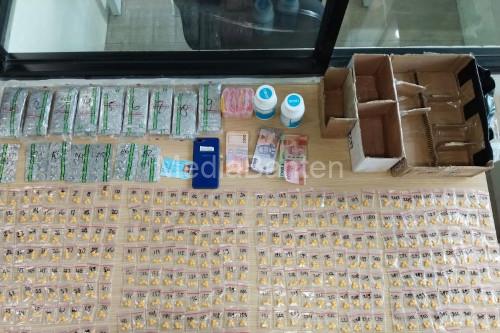 Barang bukti obat keras ilegal di Polres Metro Tangerang Kota. Foto Antara