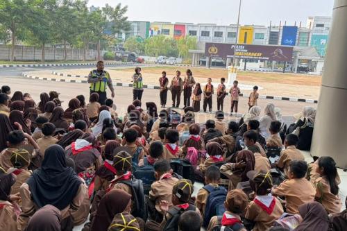Polres Metro Tangerang mengedukasi 237 siswa SDN Sukasari. Foto Antara