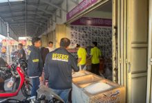 Tim Polres Serang dan Diskoumperindag Kabupaten Serang cek produsen dan penjual beras. Foto; Yono