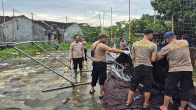 Polres Serang mendirikan dapur umum di Kibin. Foto Yono