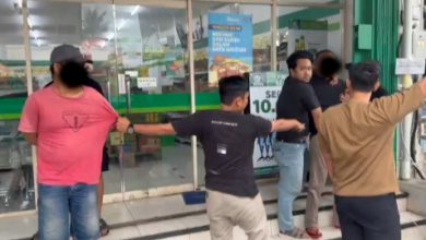 Penangkapan 2 pelaku ganjal kartu atm oleh Polres Serang. Foto Yono