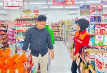 Tim Satgas Pangan Polres Serang melakukan pemantauan harga beras. Foto Yono