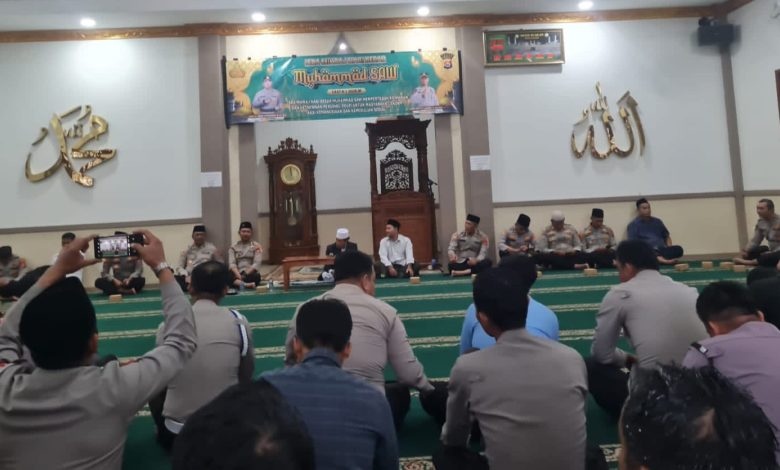 Polres Serang menggelar peringatan Isra Miraj. Foto Yono