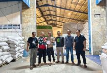 Penjualan hasil panen jagung dari Polres Serang dan jajarannya ke Perum Bulog. foto Yono