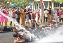Upacara kenaikan pangkat 67 personel Polres Serang. Foto: Yono
