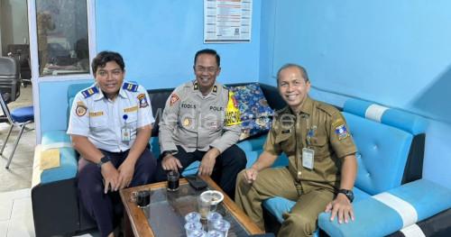 Kabag Ops Polres Serang, Kompol Edi Susanti dan pejabat Dishub Kab Serang. Foto Yono