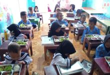 Paket MBG yang disitribusikan SPPG Polre Serang. Foto Yono