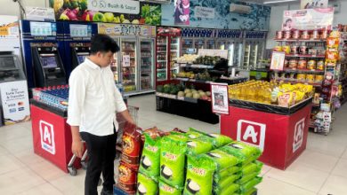 Satgas Pangan Polres Serang pantau harga beras di Kragilan dan Ciruas. foto Yono