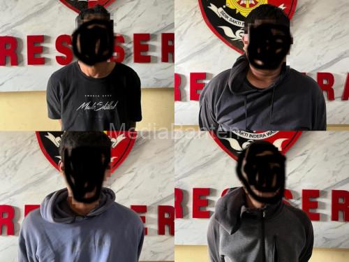 Keempat tersangka pelau pencurian rumah di Serang. Foto Yono