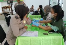 Pemeriksaan kesehatan berkala kepada personel Polres Serang. Foto Yono