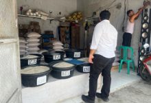 Satgas Pangan Polres Serang melakukan cek harga beras di Petir. Foto Yono